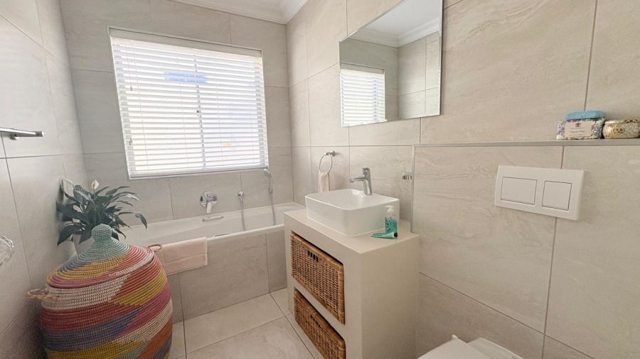 To Let 3 Bedroom Property for Rent in Muizenberg Western Cape